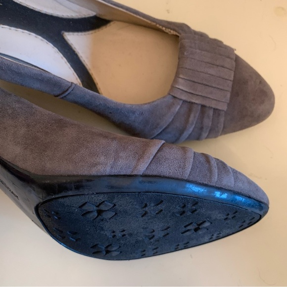 Naturalizer suede pumps size 6 - Picture 4 of 4